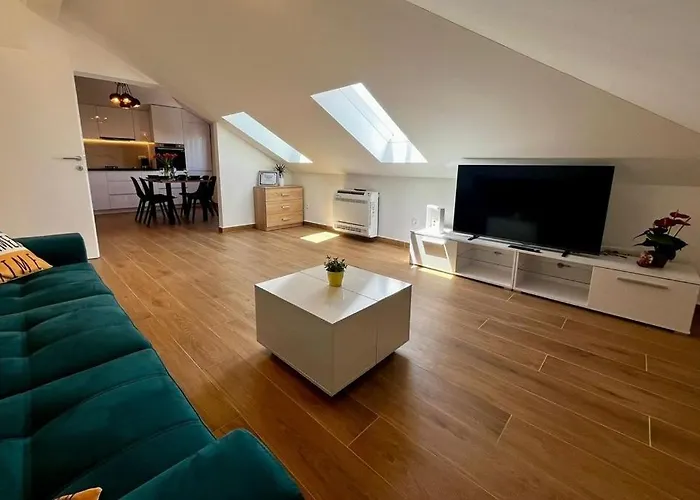 Apartman With Parking Space - 25153 *