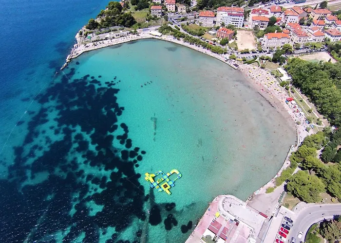 Apartman With Parking Space - 25153 *